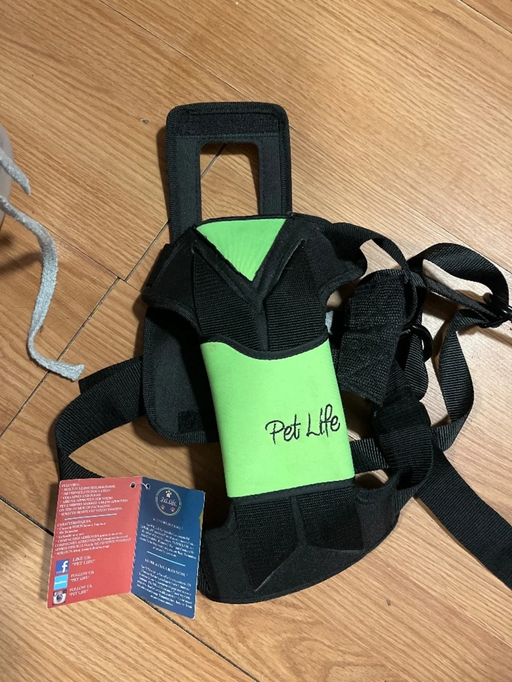 Car harness for medium dog